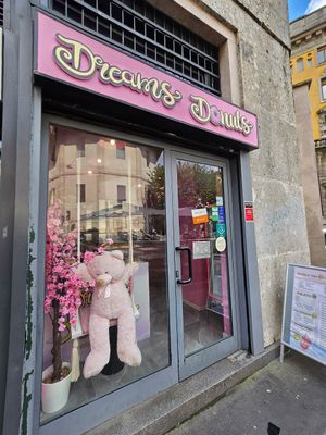 Store front at Dreams Donuts in Milan