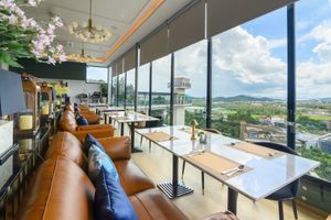 Cozy elegance with a touch of Phuket charm 🌿✨ #PlearnRestaurant at Plearn in Phuket