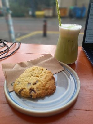 Iced coconut matcha latte and vegan choc chip cookie at Noch Coffee Co in Dundee