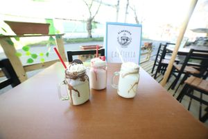 Ven a probar cafeteria almendra at Almendra Coffee in San Bernardo