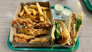 Cero Tenders y Sandwich de Hummus at Cero Pollito - Portal 80 in Bogota