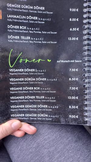 vöner options (⚠only spicy sauce is vegan⚠) at Lavas in Hamburg