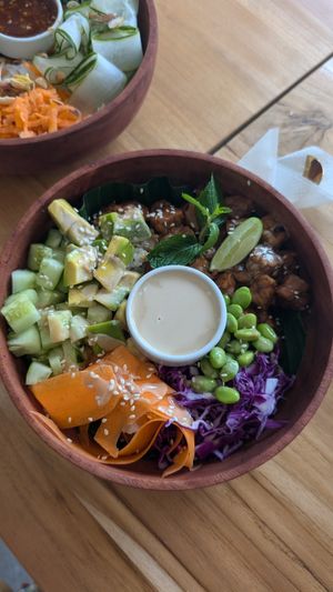 Poke Bowl with Tempeh and Sesame Dressing at Luana Bowls in 