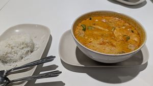 Tom yum at Walee Vegetarian - Phetchaburi in Bangkok