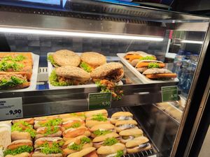 Vegan sandwiches have green labels at Nordsee - Shopville - Hbf in Zurich