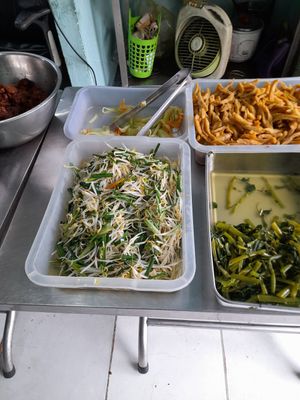 Com chay selection at Hoa Sen Restaurant in Ho Chi Minh City