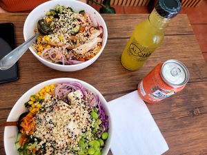 Bowl prometedor con edamames extra at ALOHA Poke Bowls & Juice Bar in Heredia