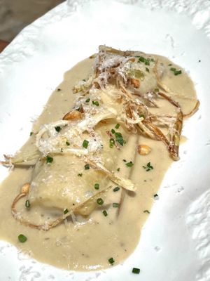 Roasted leak with gorgonzola cream, pine nuts and parmesano at El Petit in Tossa De Mar