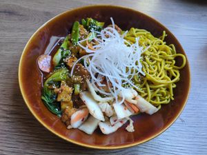 V8: Tofu on fire with turmeric noodles at Mi Restaurant in Aachen