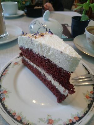 Red velvet cake at Cafe Hibiskus in Cologne