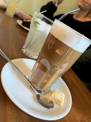 Dirty Chai mit Hafermilch ☕️  at Cafe Hibiskus in Cologne