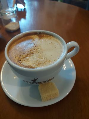 Milchkaffee und shortbread at Cafe Hibiskus in Cologne
