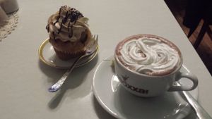 Cupcake and Hot Chocolate at Cafe Hibiskus in Cologne
