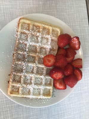 waffle with berries at Cafe Hibiskus in Cologne