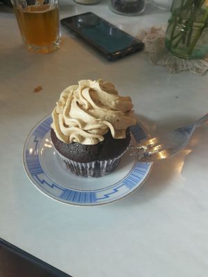 liquorice cupcake at Cafe Hibiskus in Cologne