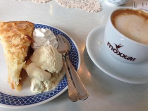 apple pie with whipped cream and vanilla ice cream (all vegan), plus oat cappuccino at Cafe Hibiskus in Cologne