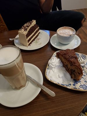 Kaffee und Kuchen at Cafe Hibiskus in Cologne
