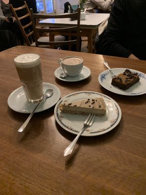 Coffee (various milk to choose) and desserts  at Cafe Hibiskus in Cologne