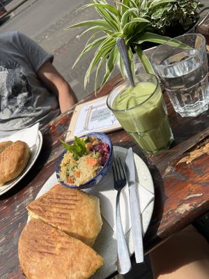 Vegane Sandwich Option mit Salat   at Cafe Rotkehlchen - Venloer Str in Cologne