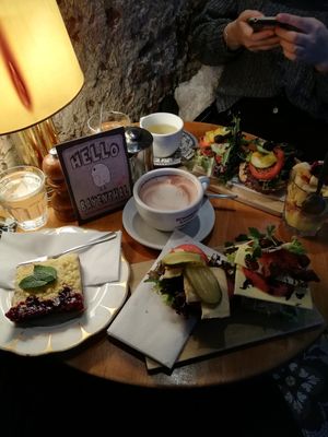 Super leckerer veganer Brunch, belegte Brötchen, Kuchen und Kakao at Cafe Rotkehlchen - Venloer Str in Cologne