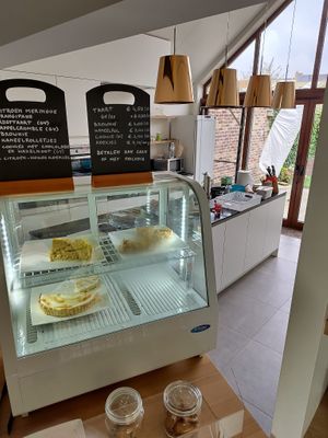 Counter and kitchen at Canela in Bruges