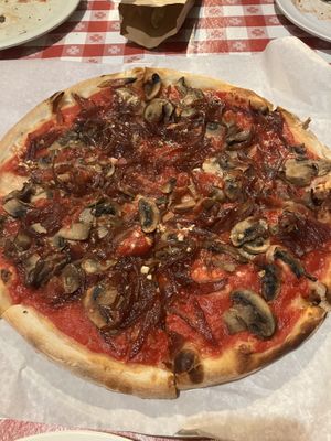 Red sauce, balsamic onion, mushroom, garlic - best pizza !  at Pizza Works in Old Saybrook