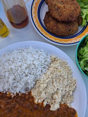 Arroz + Feijão + Farofa at Acaraje da Cida e Lanchonete in Prado