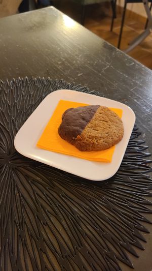 cookie beurre de cacahuètes et coco (vegan) at Le Jardin des Thés, La Suite in Cahors