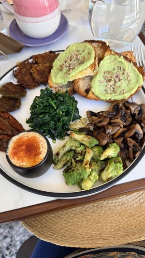 „Veggie Teller“ - ist aber vegan    at MAE Brunch & Speciality Coffee in Rome