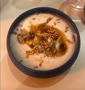 Espuma riz au lait d’amande, caramel miso, riz soufflé et chouchou amandes  at Tête d'ail in Rennes