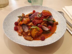 Panzanella, gelée de tomate, légume rôtis... at Tête d'ail in Rennes