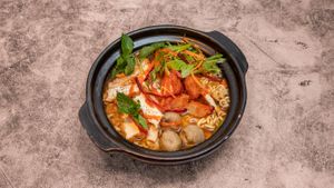 Mì Chay - Spicy Noodle Hot Pot at Vegan Biosphere in East London