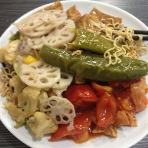 buffet mix  at Hóng Shàn SùShí 弘善素食 in Guangzhou