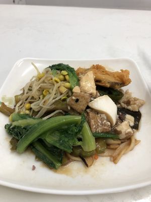 Mixed dishes   at Hóng Shàn SùShí 弘善素食 in Guangzhou