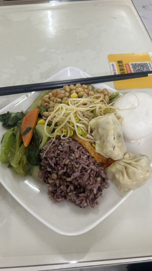   at Hóng Shàn SùShí 弘善素食 in Guangzhou