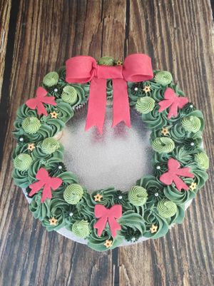 Couronne de Noël , disponible en Vegan sur commande  at Angie's Cupcakes in Lagny-sur-marne