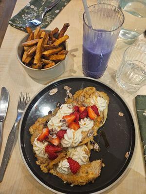 Les pancakes 🥰 at Roots Cafe in Chambery