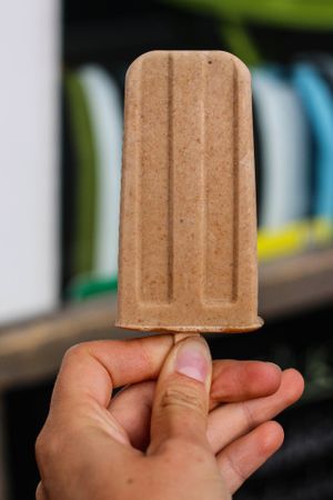 Vegan banana cinnamon popsicle at Taracafe in Regensburg