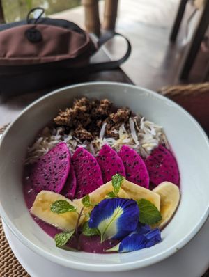 Smoothie bowl at Sakti Dining Room in Mambal