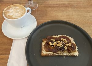 Delicioso cappuccino e o toast de pera com creme de castanha.  at Keroys Coffee in Paracatu