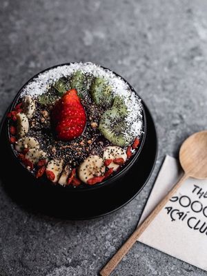 Açaí bowl with toppings at The Goood Açaí Club in Madrid