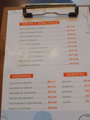 Opções de sobremesas veganas :) at Verdelima Restaurante in Fortaleza