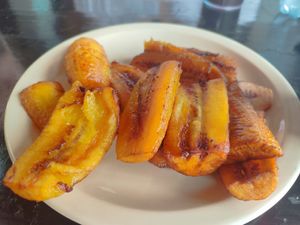 Fried plátanos at Restaurante Xe kuku'Aab'aj in San Juan La Laguna