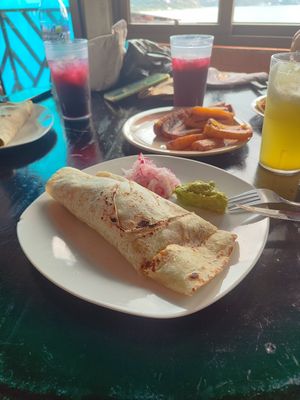 Burrito stuffed with rice and vegetables at Restaurante Xe kuku'Aab'aj in San Juan La Laguna