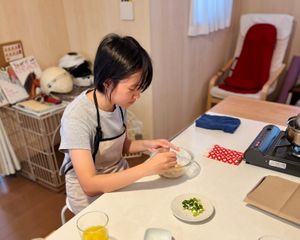みそ汁を作る at Kyoto Green Cuisine in Kyoto