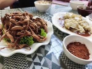 Fried mushrooms with chili flakes at Inch of Grass Vegetarian - 寸草心素食 in Lijiang