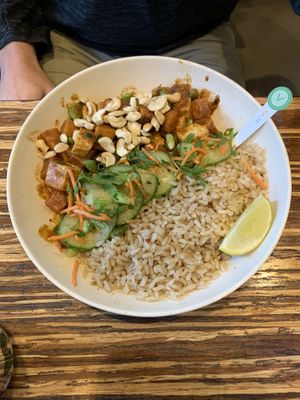 Tofu Thai bowl at LYFE Kitchen - River North in Chicago