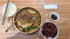 Sauerkraut 'fish' with Rice combo at Shanyun Shu Vegan Restaurant - 尚韵樹 in Shenzhen