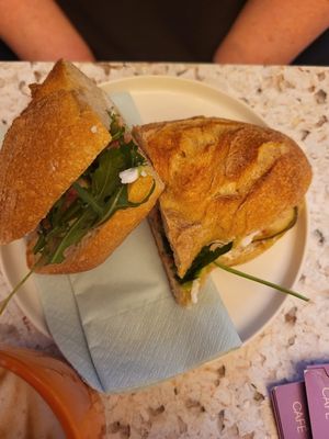 Sandwich Feli mit Vetacreme, Feigen, Rucola at neon in Muenster