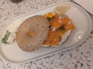 Lax bagel at neon in Muenster